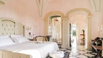 Superior Suite | Premium bedding, down comforters, pillowtop beds, minibar