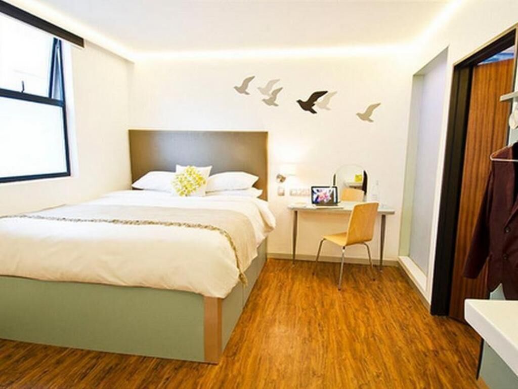 In-room safe, desk, free WiFi, bed sheets
