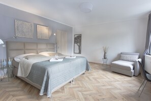 高級三人房, 1 間臥室, 非吸煙房, 城市景 | 意大利 Frette 床單、高級寢具、羽絨被、隔音