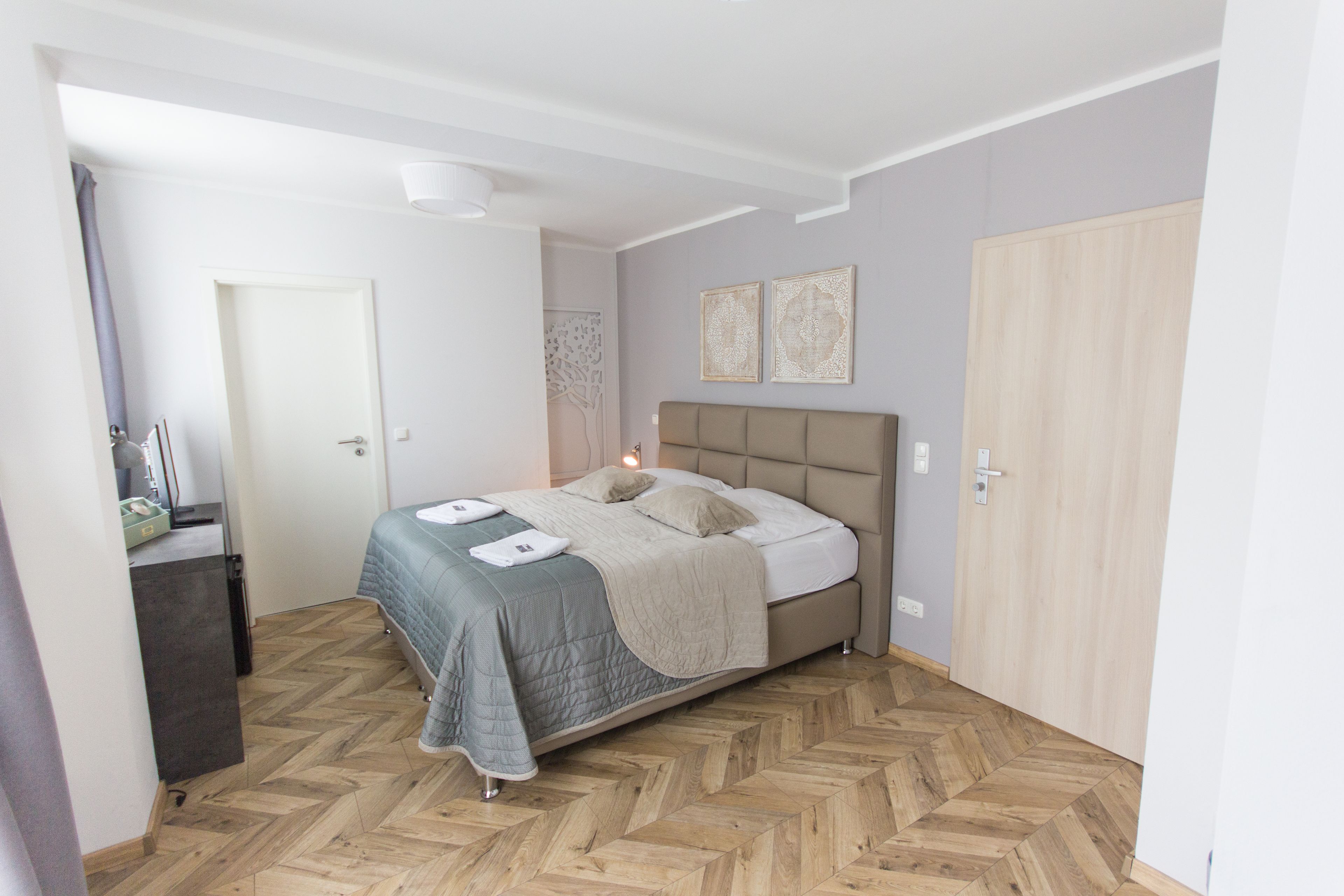 standard room, 1 king bed, non smoking, city view | frette italian sheets, premium bedding, down duvets, soundproofing