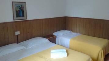 Chambre Triple, vue partielle sur le lac