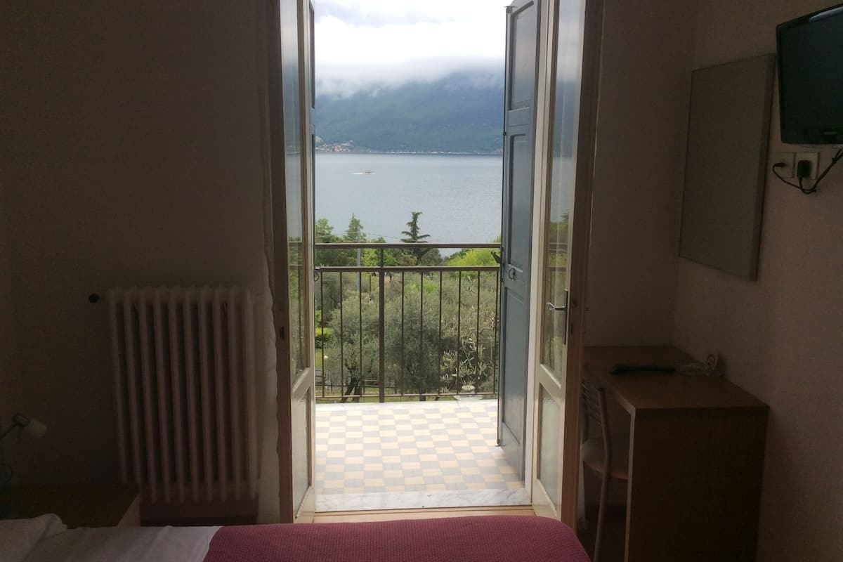 double room, lake view | desk, free cots/infant beds, free wifi, bed sheets