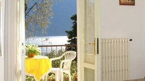 Habitación cuádruple, vistas al lago | Balcón