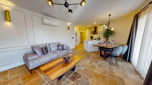 华丽套房 | 埃及棉床单、高档床上用品、羽绒被、迷你吧