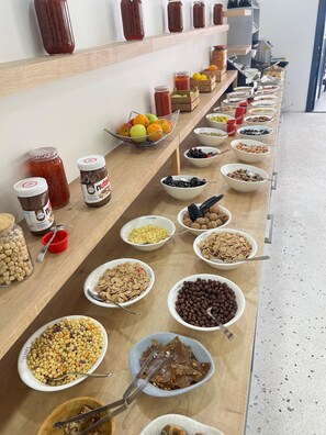 Tägliches inbegriffenes Frühstücksbuffet