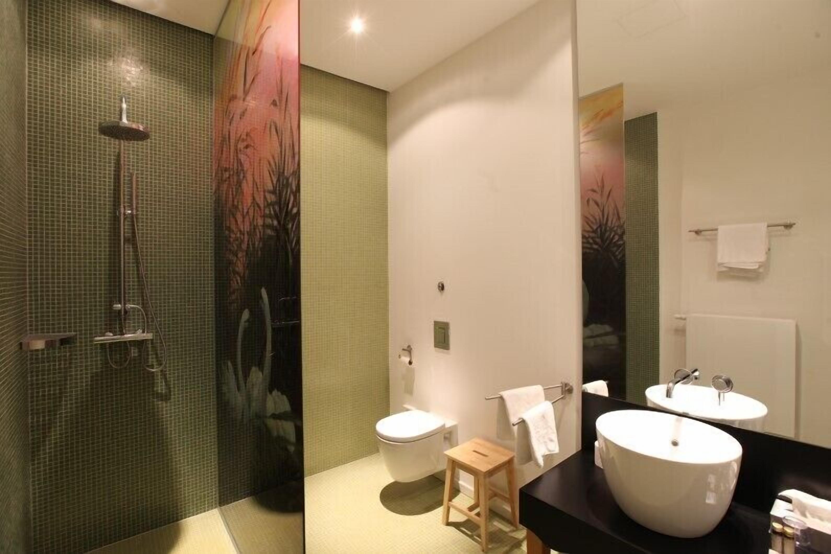 in-room safe, desk, soundproofing, free wifi