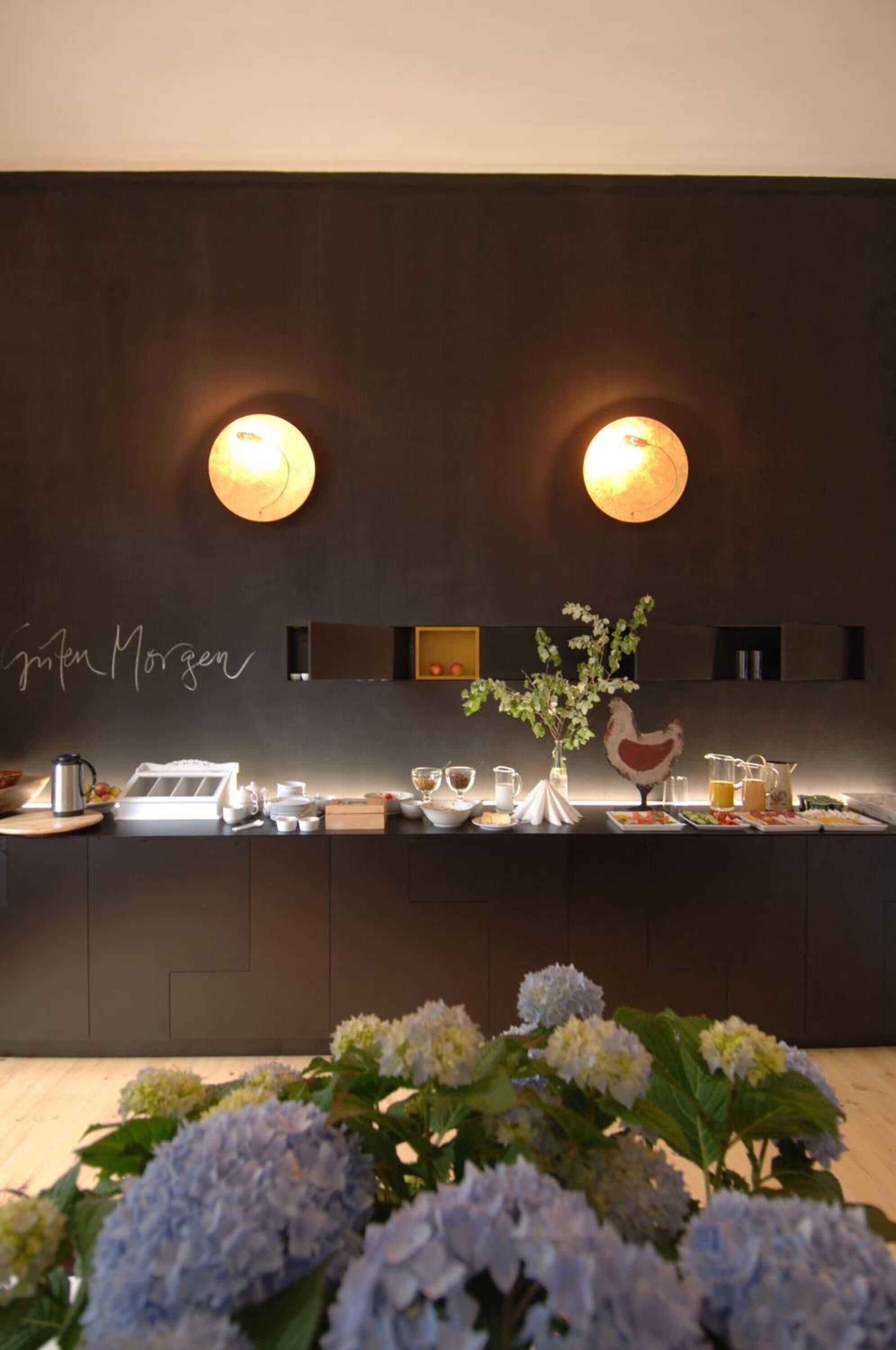 breakfast, lunch, dinner served; regional cuisine