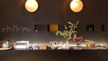 Breakfast, lunch, dinner served; Regional cuisine