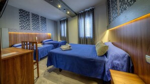 Phòng 4 dành cho gia đình | Minibar, két bảo mật tại phòng, nôi/giường cho trẻ sơ sinh (phụ phí) 