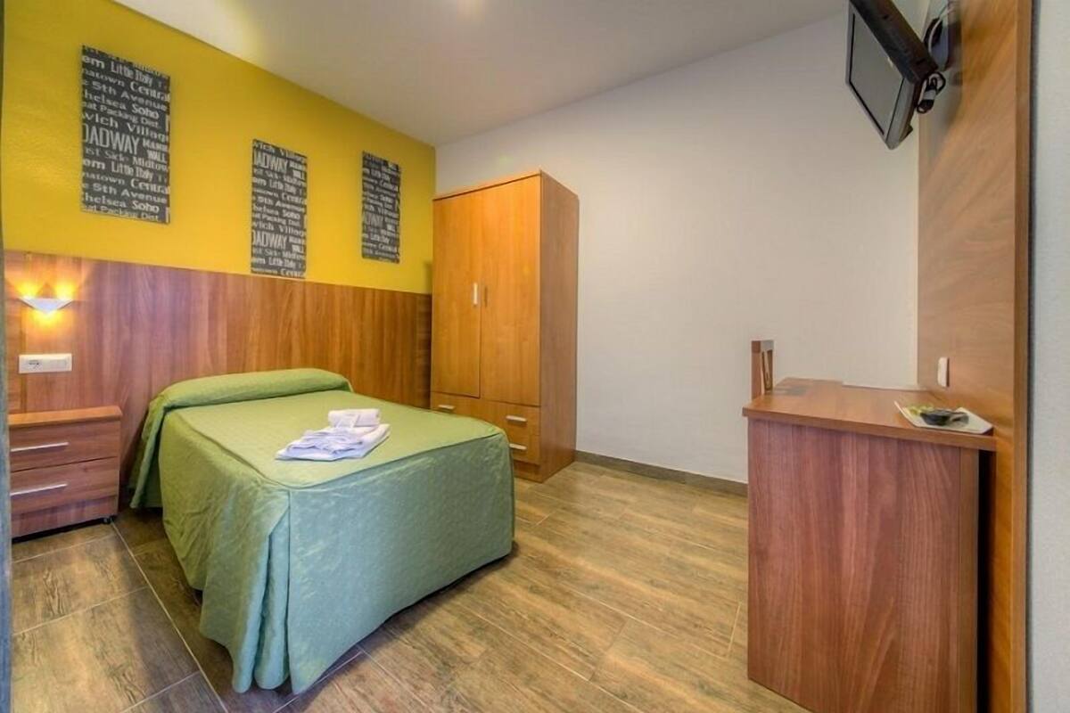 Single Room | Minibar, in-room safe, cribs (surcharge), WiFi (free)