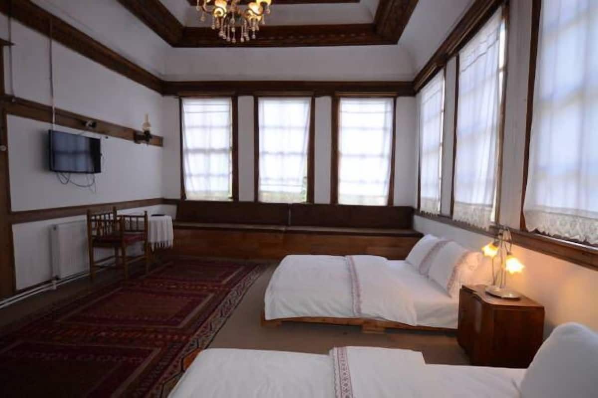 Premium bedding, in-room safe, desk, iron/ironing board