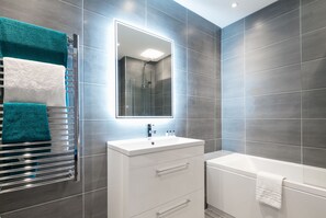 Premium Apartment, 2 Bedrooms | Bathroom