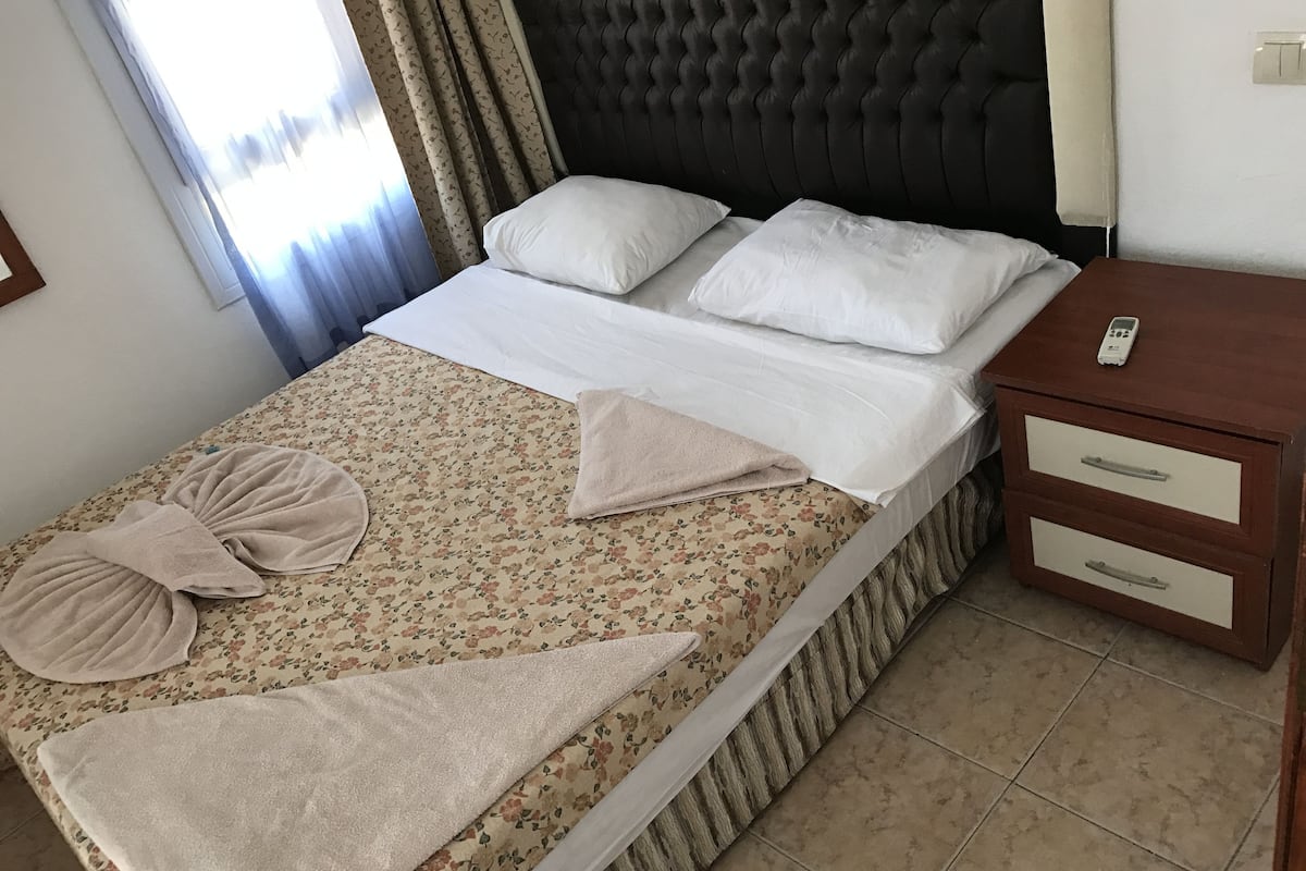 Deluxe Double Room, Balcony | Desk, iron/ironing board, free WiFi