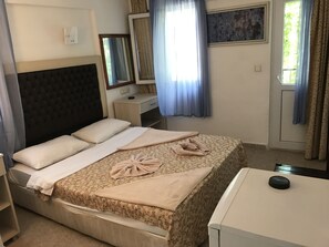 双人房, 阳台 | 办公桌、熨斗/熨板、免费 WiFi