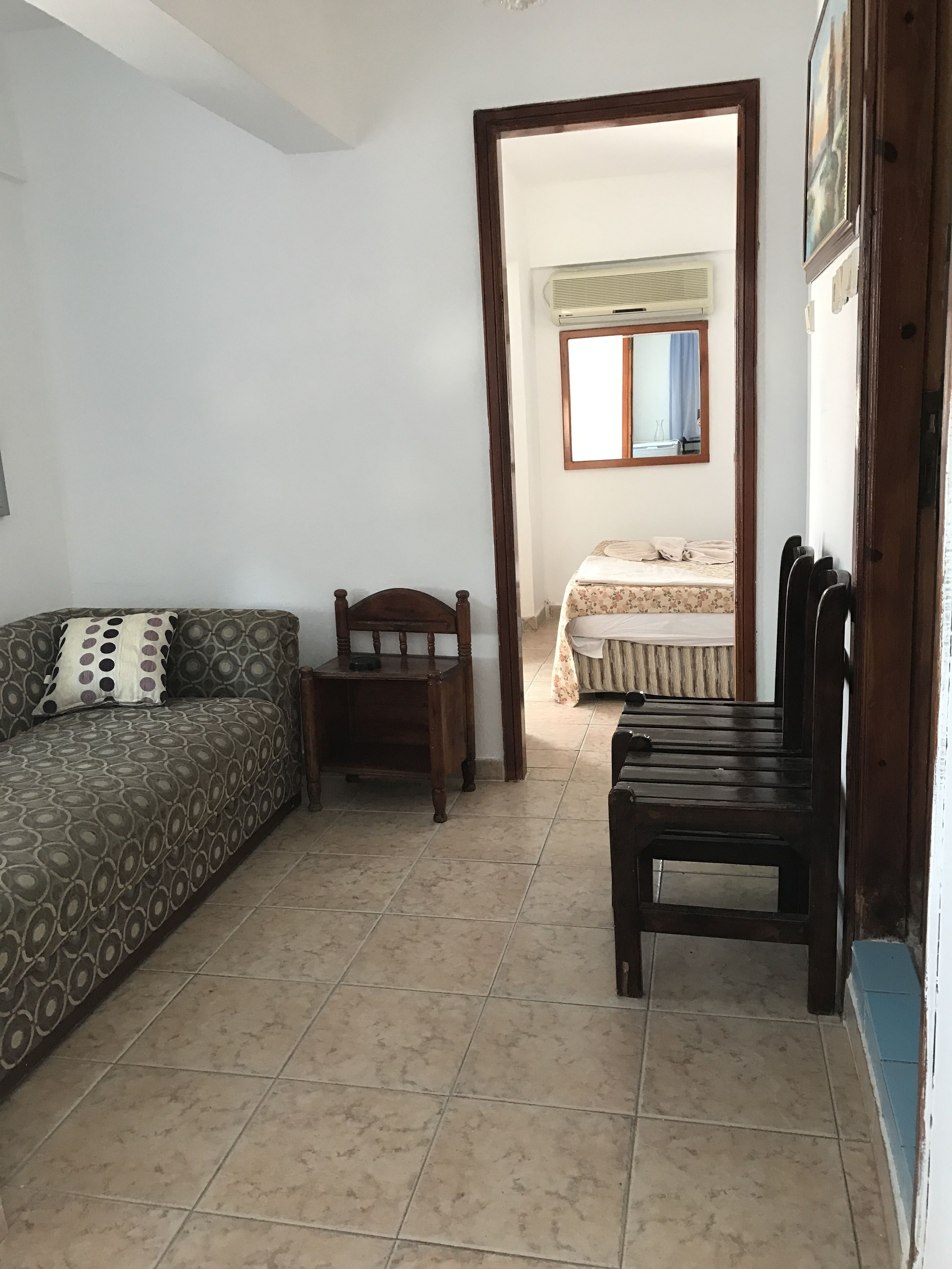 Habitación Deluxe doble, balcón | Escritorio, tabla de planchar con plancha, wifi gratis