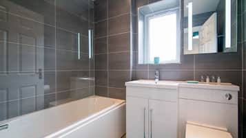Ducha y bañera combinadas y cabezal de ducha tipo lluvia