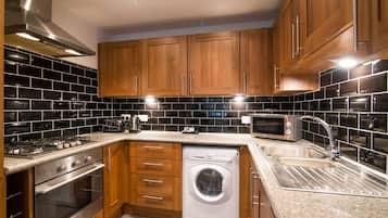 2 Bedroom Garden Apartment - Ground Floor | Private kitchen | Full-size fridge, microwave, oven, stovetop