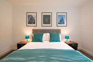2 Schlafzimmer, individuell dekoriert, individuell eingerichtet