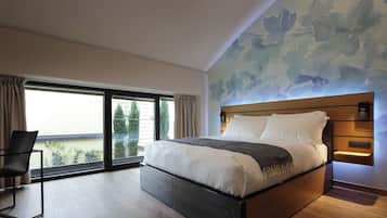 Superior Double or Twin Room, Tower | Minibar, in-room safe, individually decorated, individually furnished