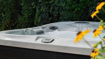 Bồn tắm spa ngoài trời