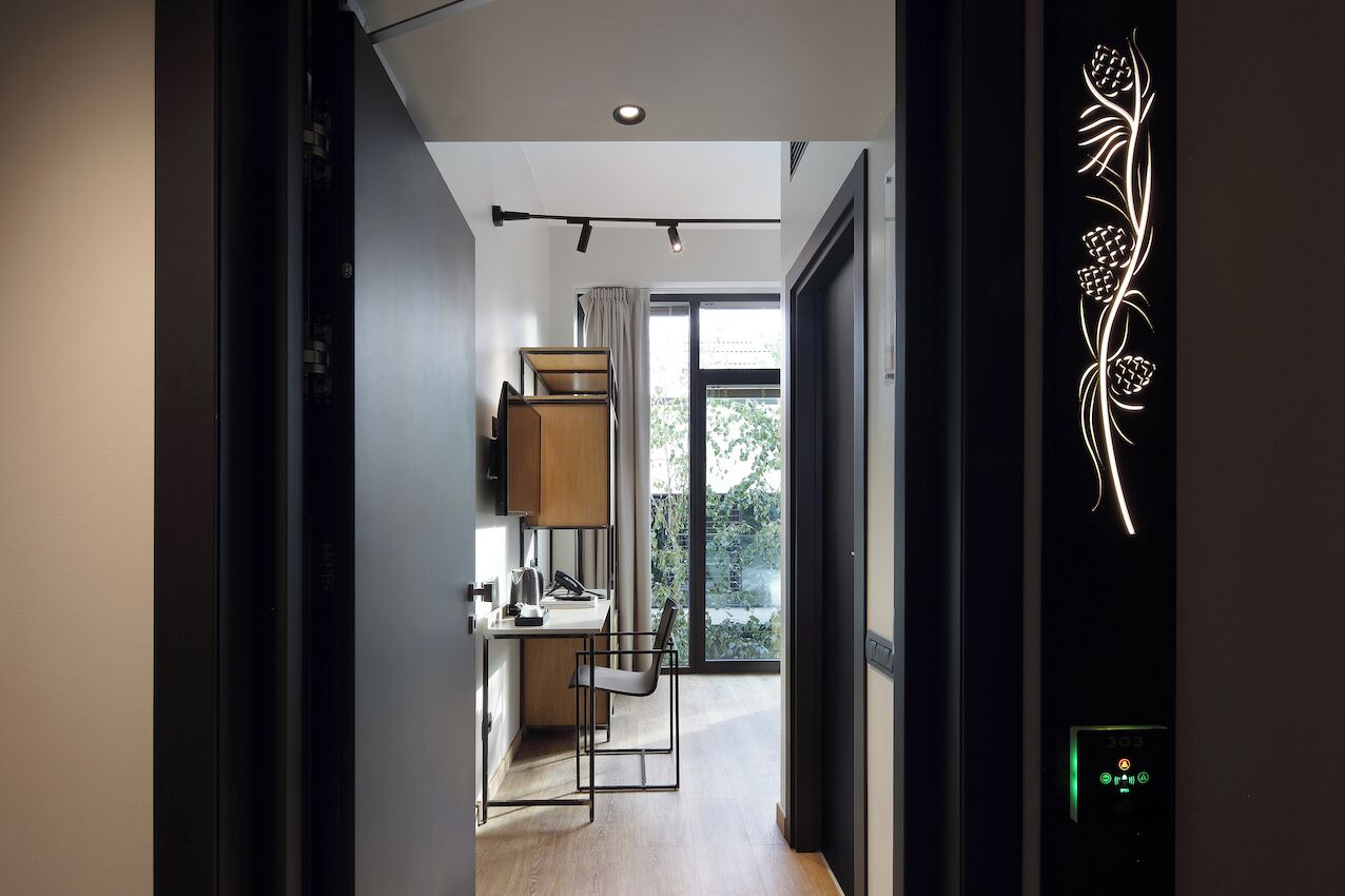 Classic Single Room | Minibar, in-room safe, individually decorated, individually furnished