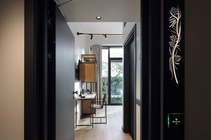 클래식 싱글룸 | 미니바, 객실 내 금고, 각각 다른 스타일의 인테리어, 각각 다르게 가구 비치