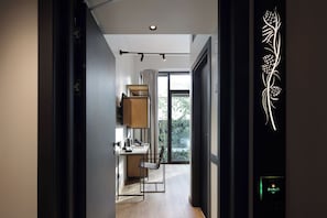 Classic Single Room | Minibar, in-room safe, individually decorated, individually furnished - Versoverde Alzaia Naviglio Grande (Milan)