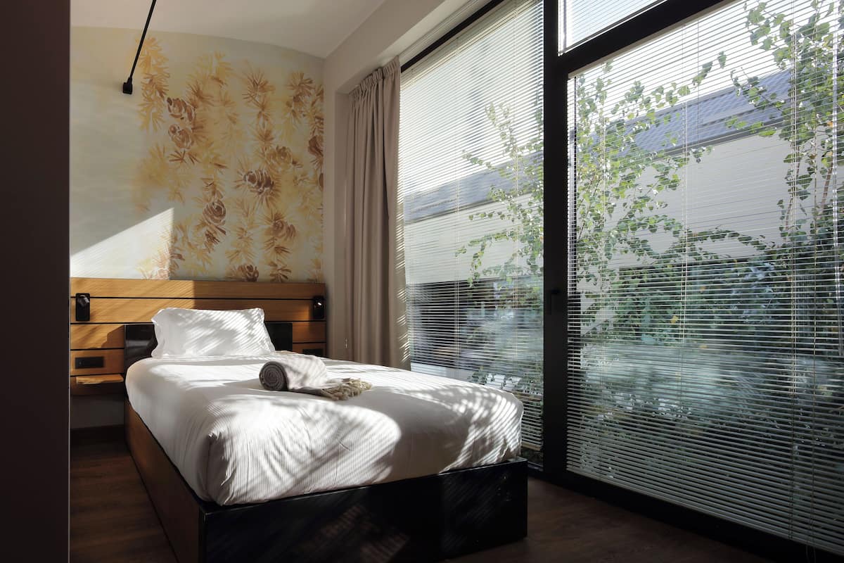 Classic Single Room | 1 bedroom, minibar, in-room safe, individually decorated