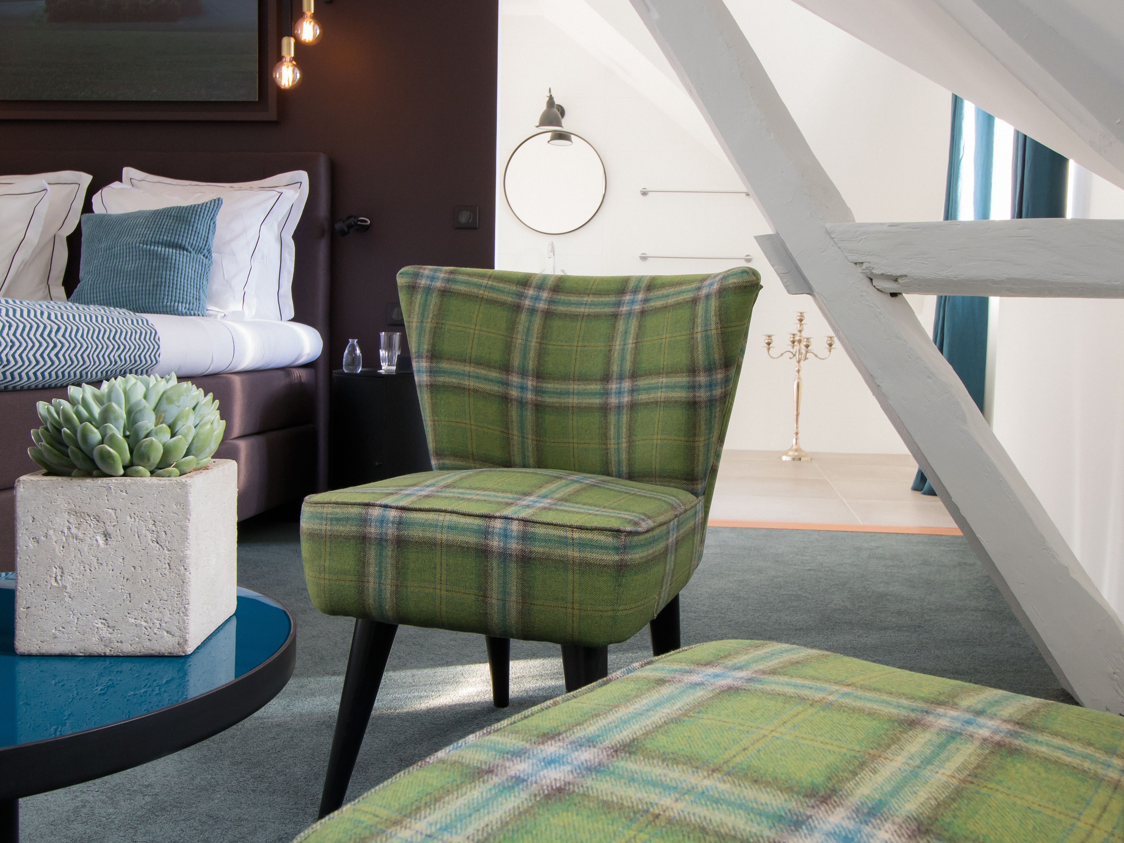 deluxe suite, 1 king bed | premium bedding, in-room safe, desk, soundproofing