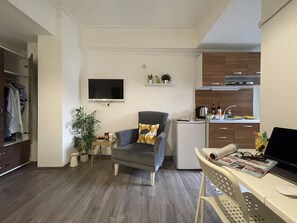 Economy Studio | Premium bedding, minibar, desk, laptop workspace - Flats Company - Karakoy Apartment (Istanbul)