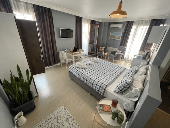 Estudio Deluxe | Ropa de cama de alta calidad, minibar y escritorio 