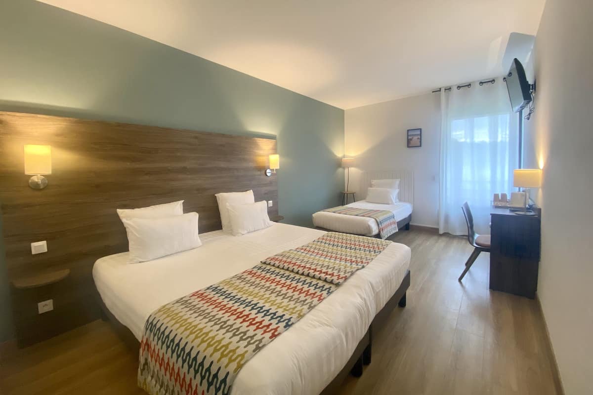 1 habitación, ropa de cama de alta calidad y escritorio