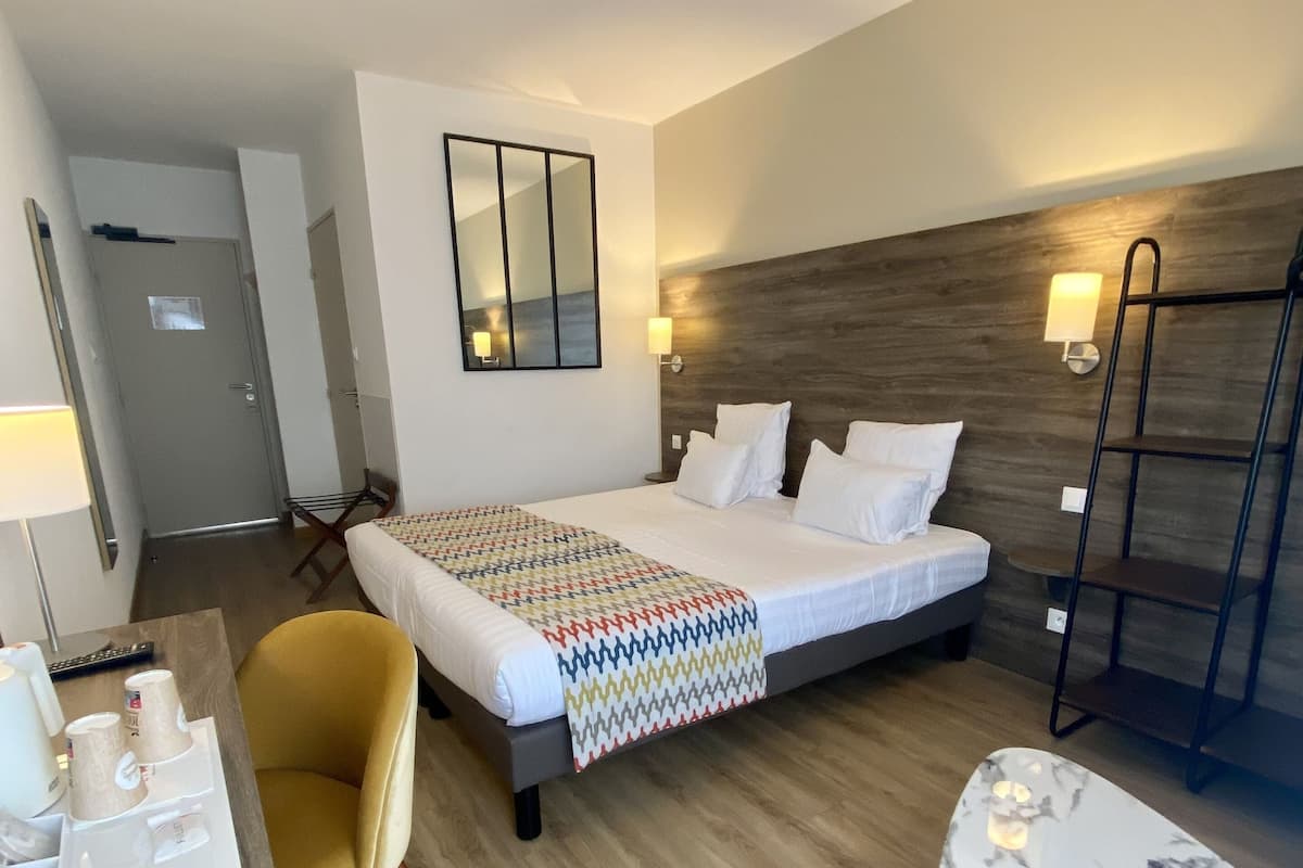 1 habitación, ropa de cama de alta calidad y escritorio