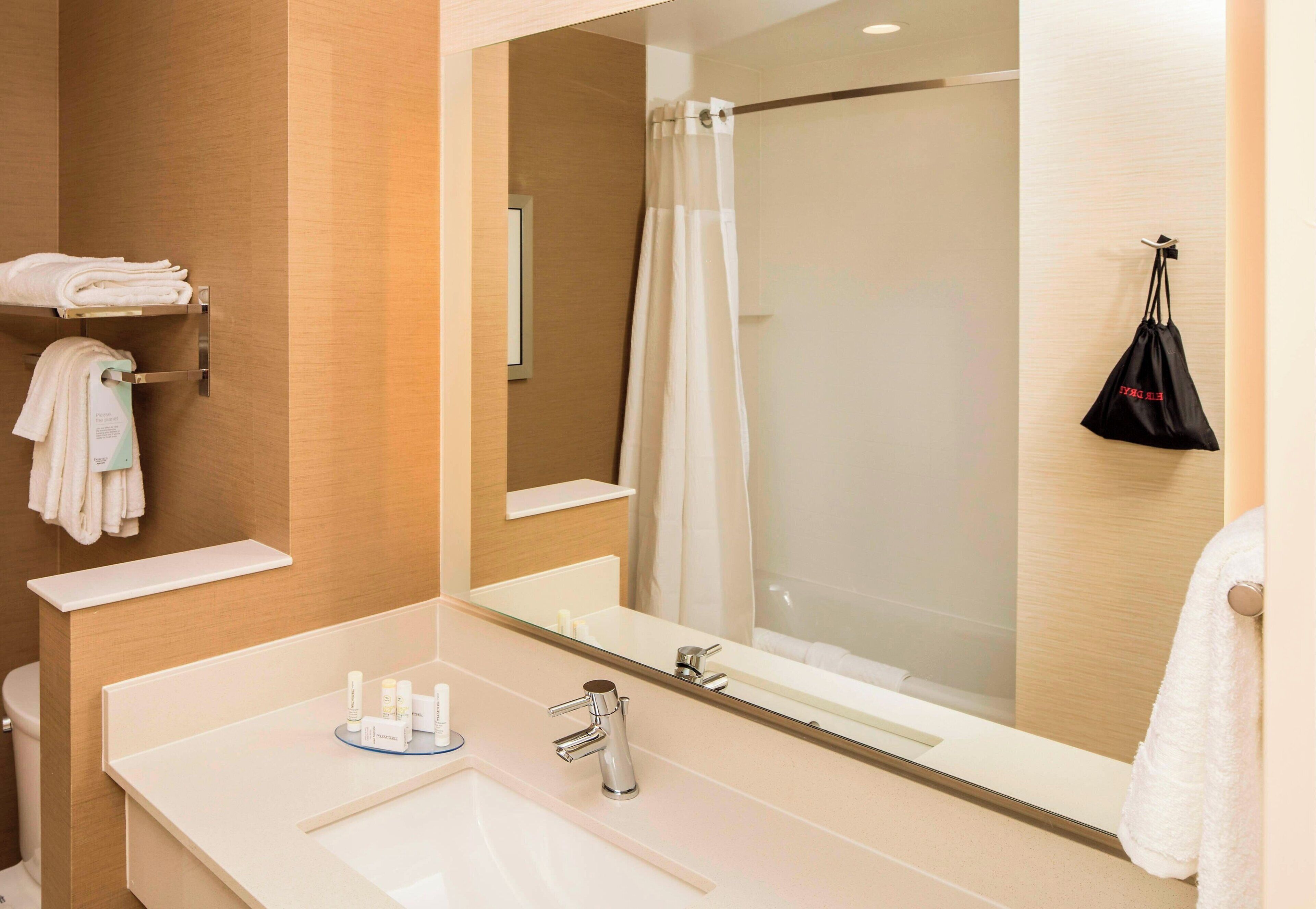 combined shower/bathtub, free toiletries, hair dryer, towels