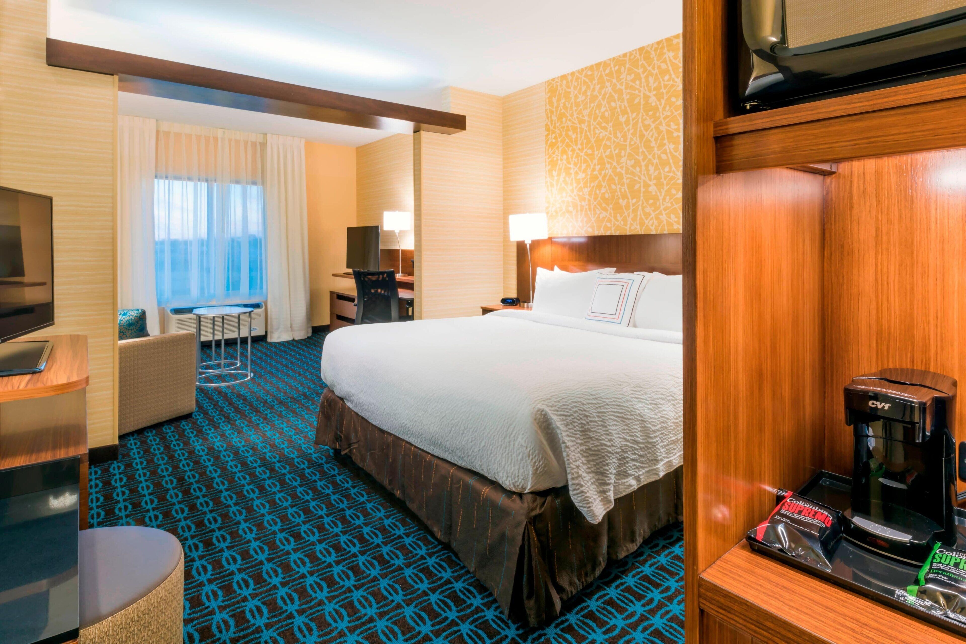 suite, 1 king bed with sofa bed | desk, laptop workspace, iron/ironing board, free cots/infant beds