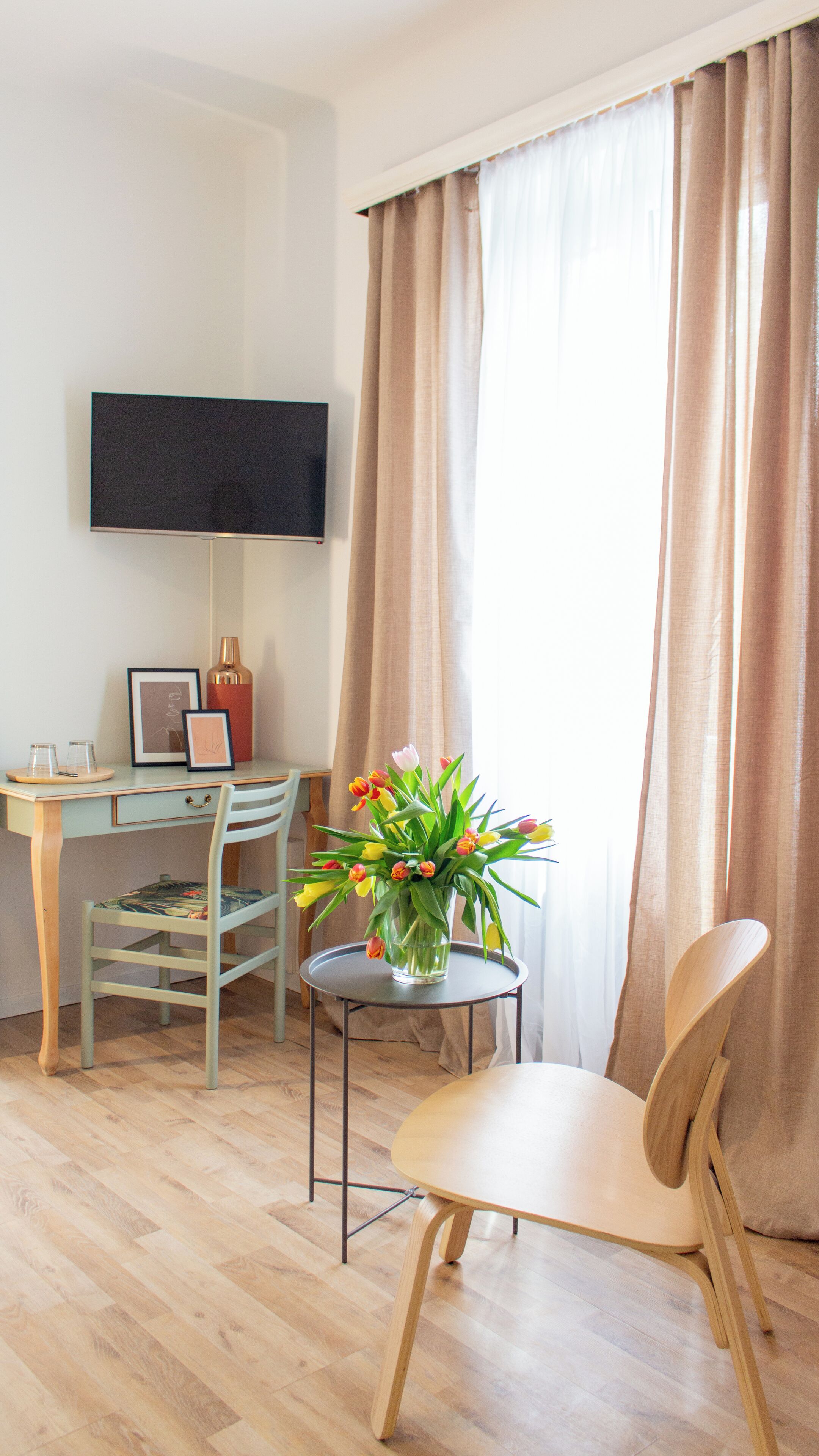 classic double room | 1 bedroom, minibar, in-room safe, desk