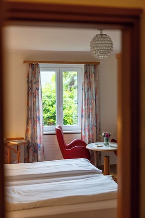 Economy Double Room | Garden view