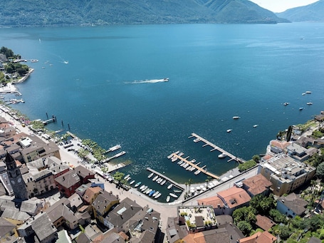 Lake. Easy Stay by Hotel La Perla