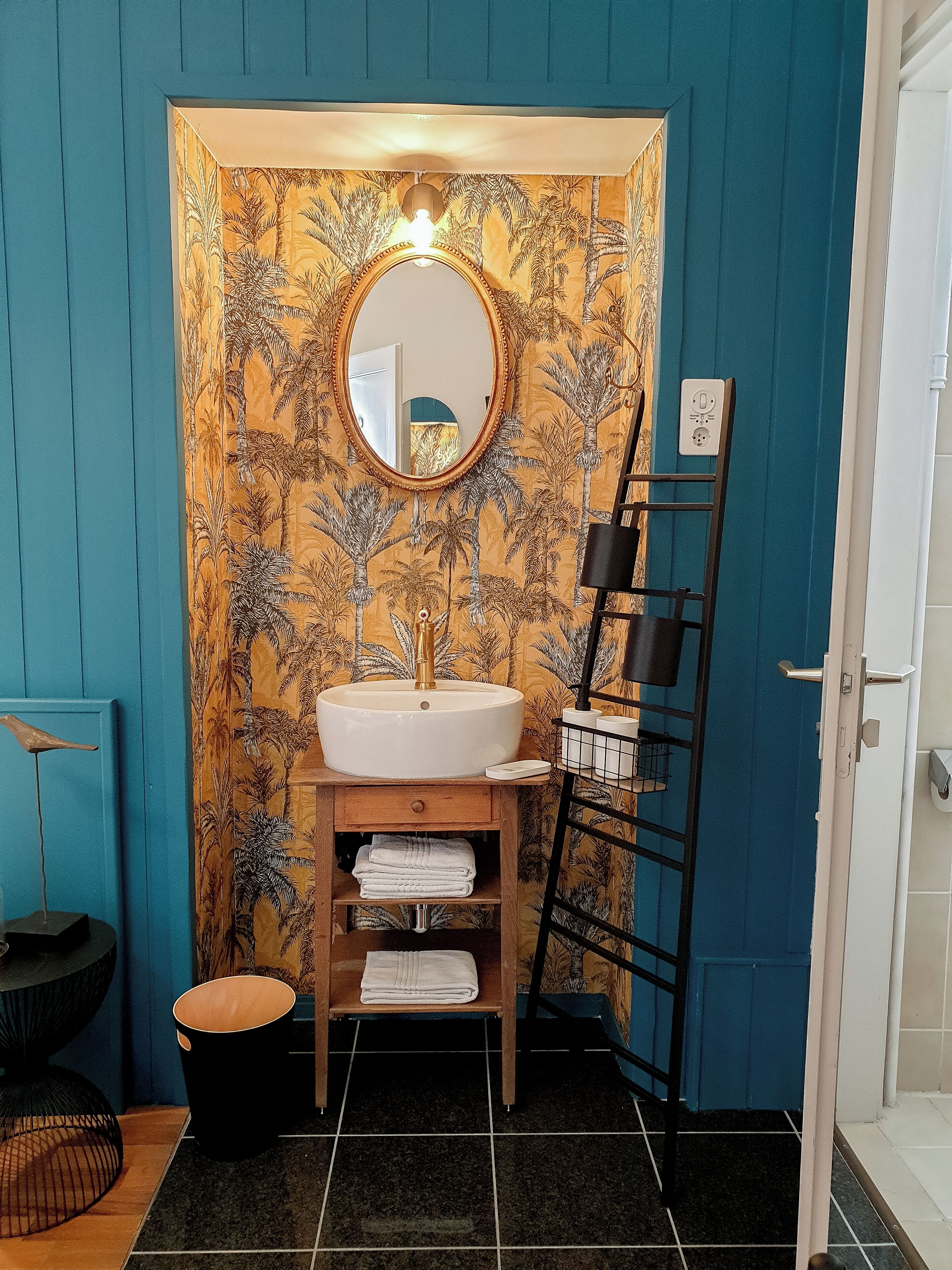 economy double room | 1 bedroom, minibar, in-room safe, desk