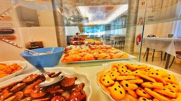 Petit déjeuner préparé sur commande (10 EUR par personne)