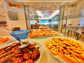 Se ofrece un desayuno a la carta (10 EUR por persona)