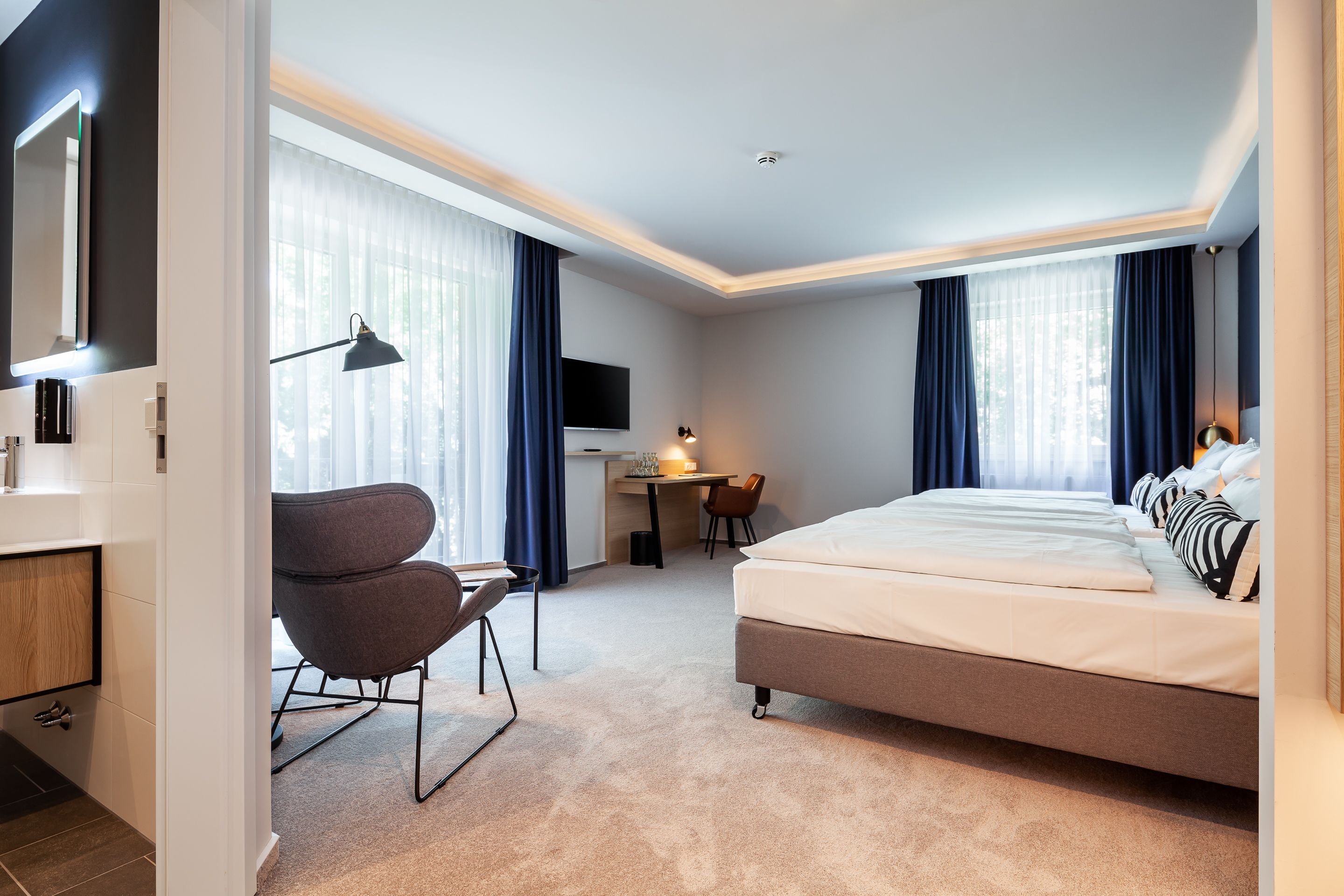 family room (4 adults) | in-room safe, desk, laptop workspace, blackout curtains