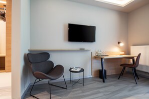 高級雙人房 | 客廳 | 40 吋電視連有線電視頻道