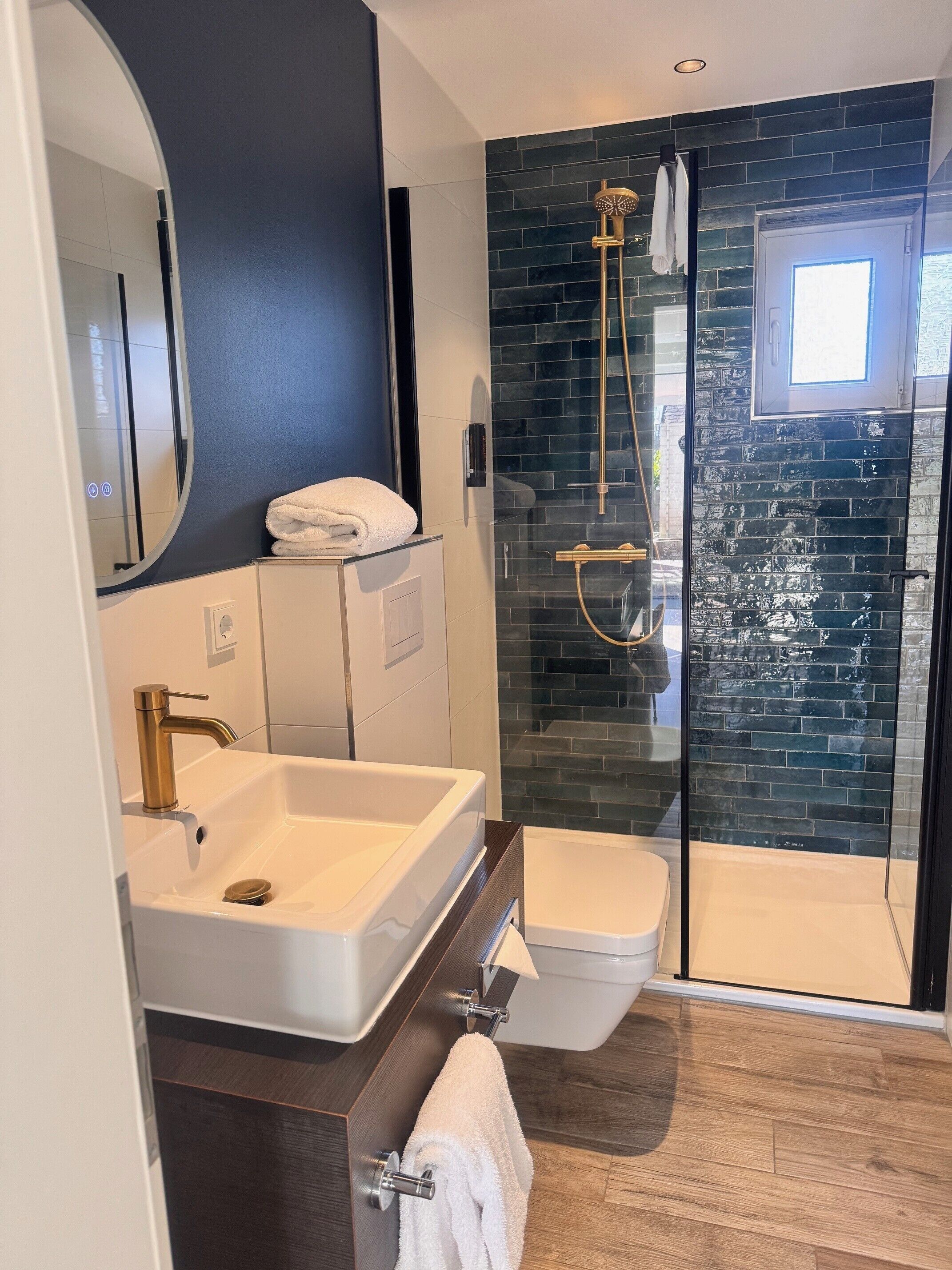 comfort single room | in-room safe, desk, laptop workspace, blackout curtains