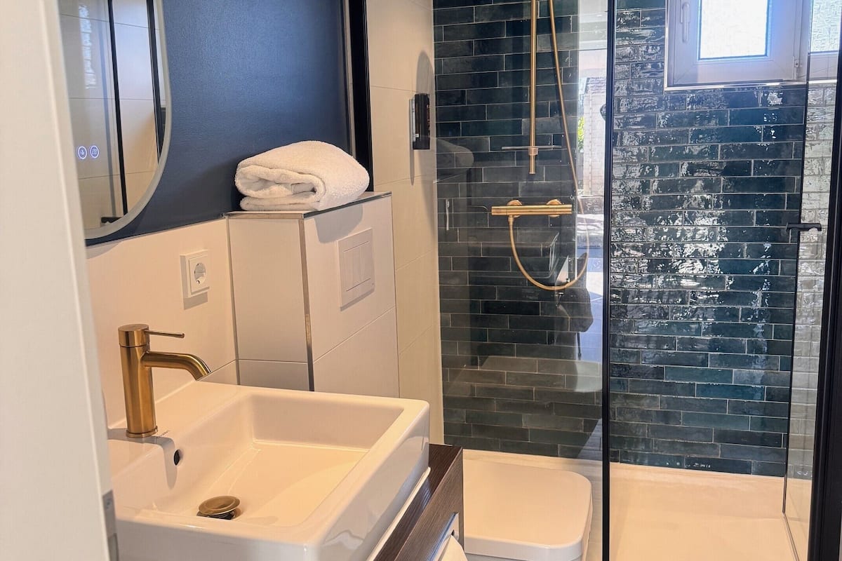 comfort single room | in-room safe, desk, laptop workspace, blackout curtains