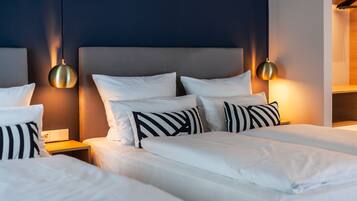 Family Room (4 adults) | 1 bedroom, in-room safe, desk, laptop workspace