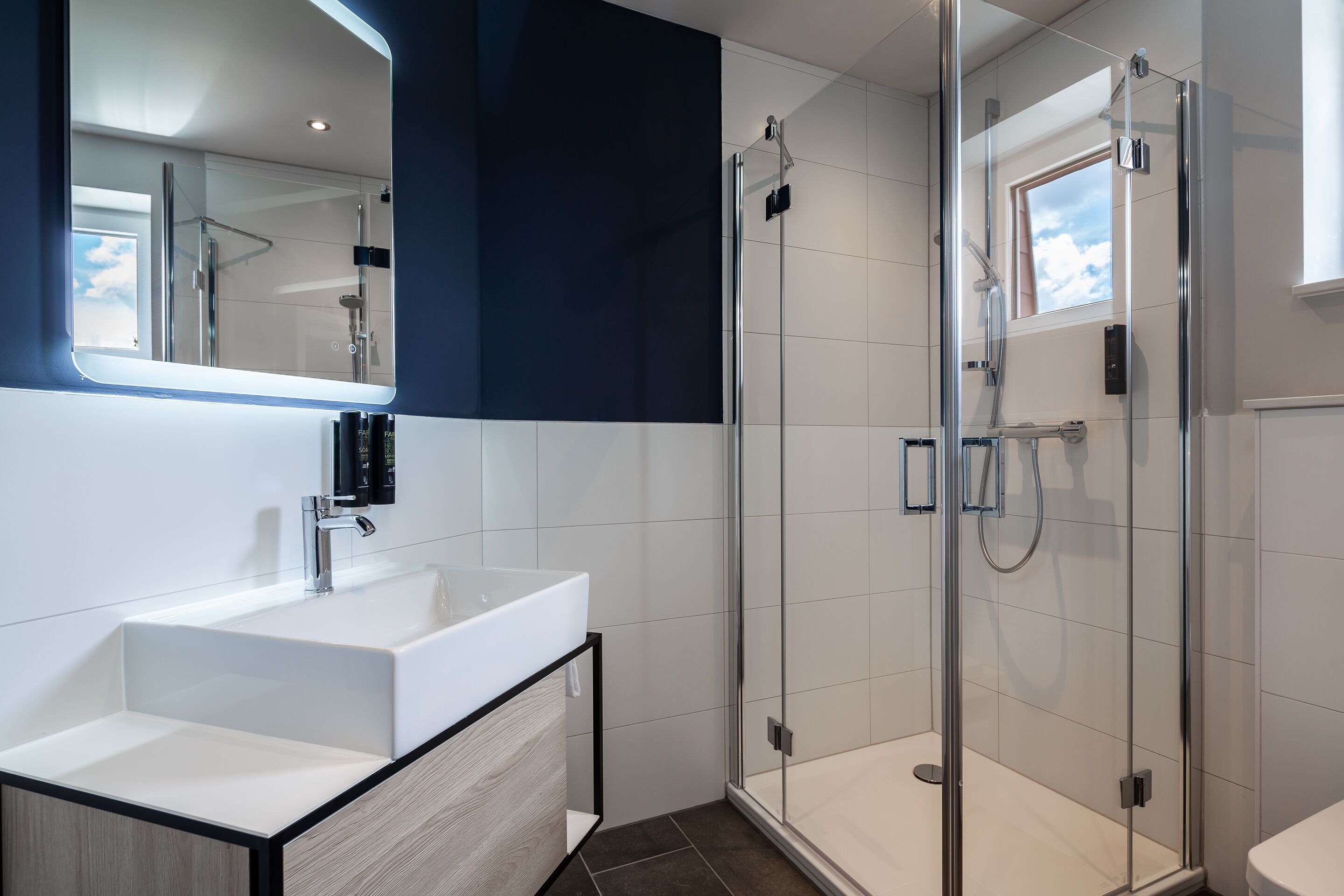 comfort double room | bathroom | shower, free toiletries, hair dryer, towels