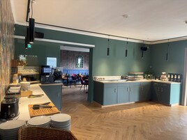 包含每日自助早餐