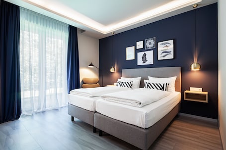 Superior Double Room | 1 bedroom, in-room safe, desk, laptop workspace