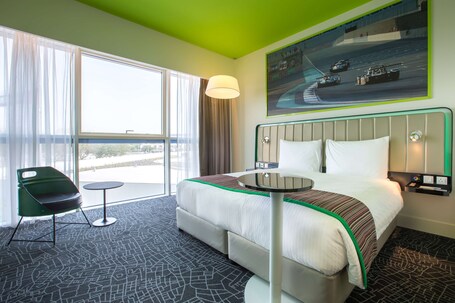 Park Inn by Radisson Dubai Motor City - Image 39